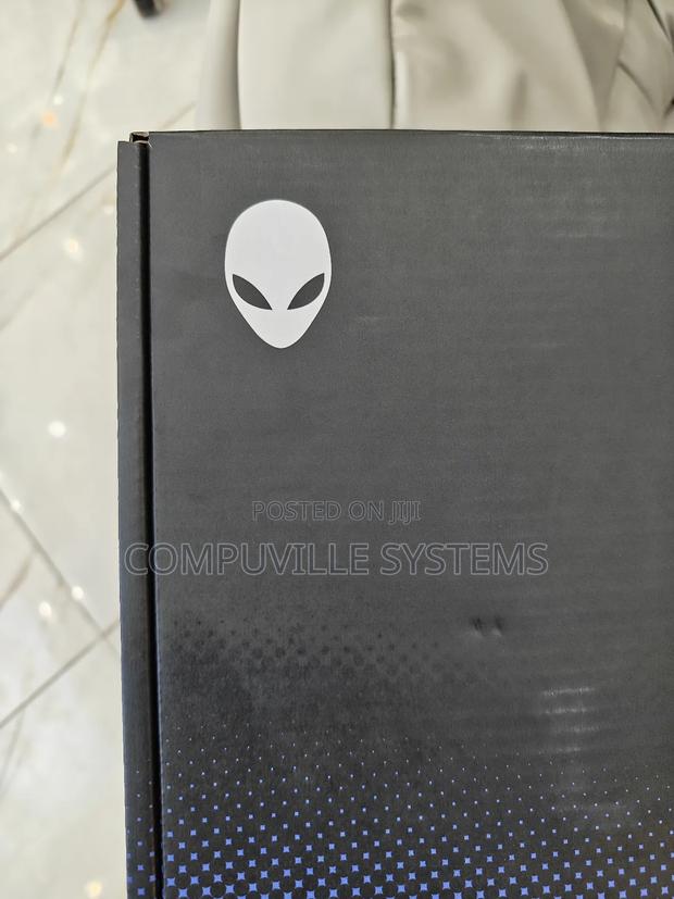 New Laptop Alienware Area-51m 32GB Intel Core Ultra 7 SSD 1T · Photo 1