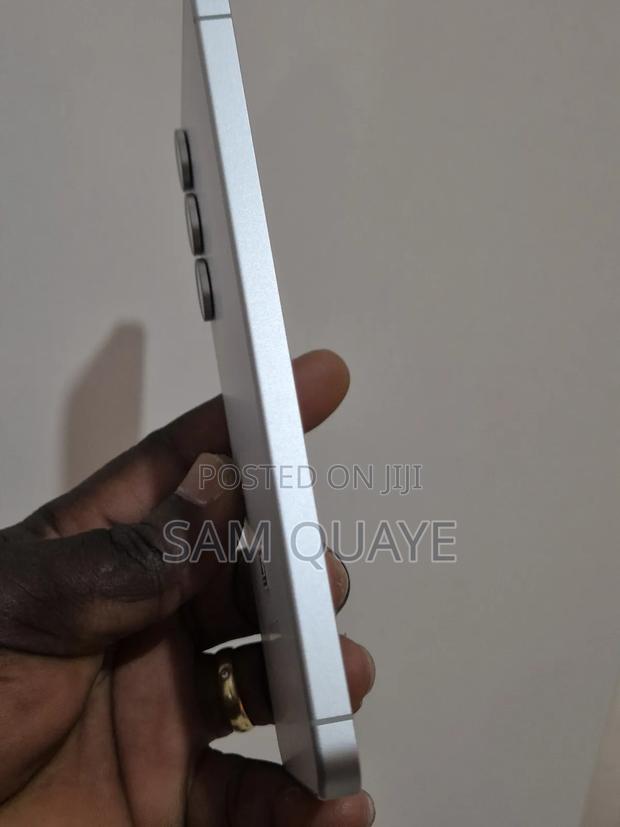 New Samsung Galaxy S25 FE 256 GB Gold · Photo 4