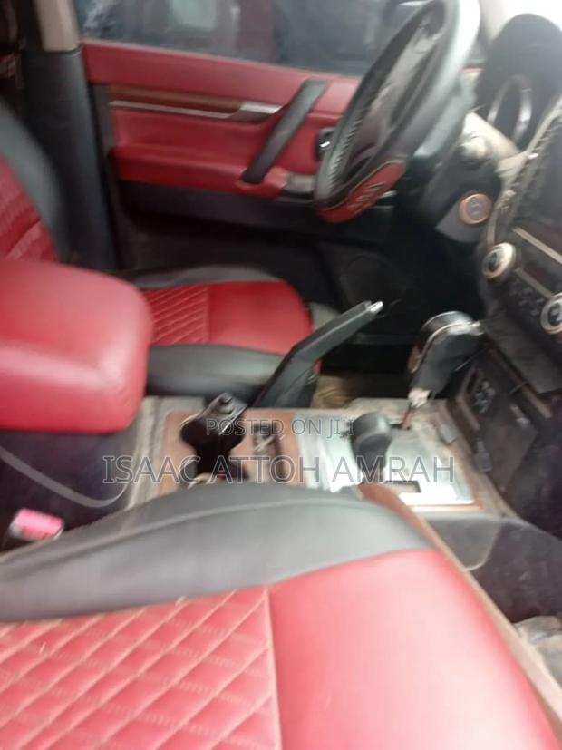 Mitsubishi Pajero 3.0 2011 Red photo 3
