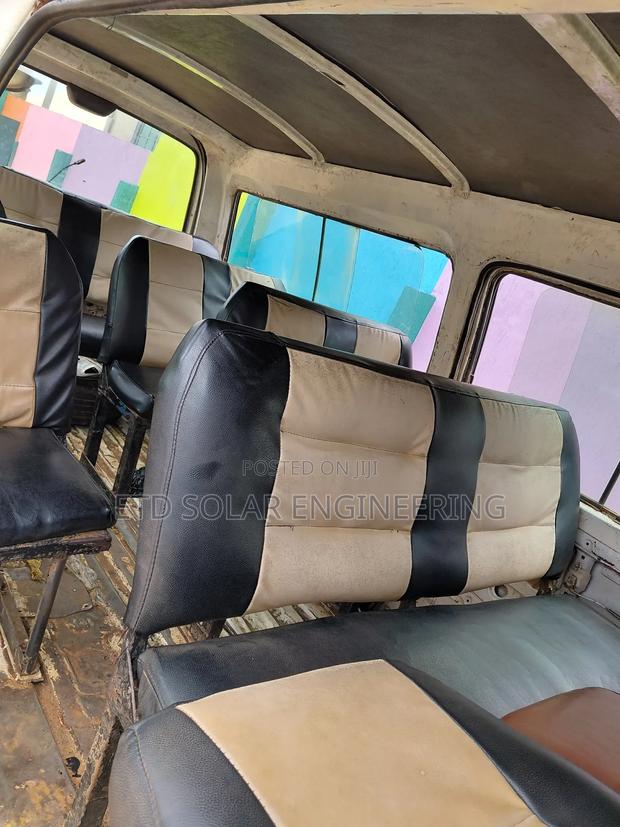Nissan Caravan (Urvan) 1999 White photo 4