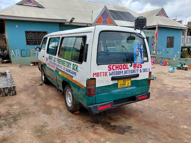Nissan Caravan (Urvan) 1999 White photo 5
