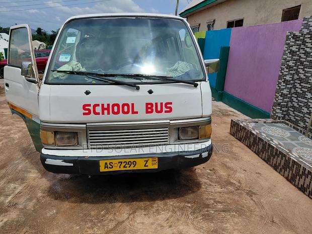 Nissan Caravan (Urvan) 1999 White
