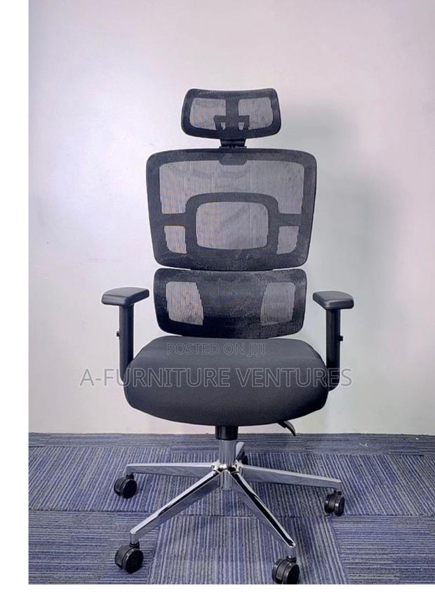 Orthopedic Mesh Chair · Photo 2