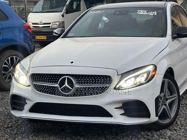 Mercedes-Benz C300 2016 White photo 2