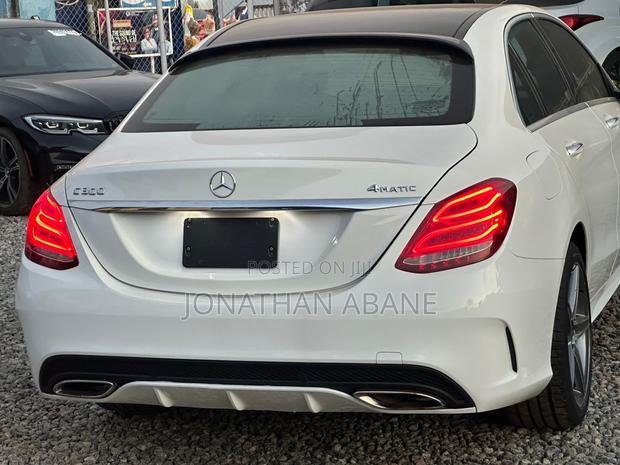 Mercedes-Benz C300 2016 White photo 3