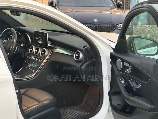 Mercedes-Benz C300 2016 White photo 6