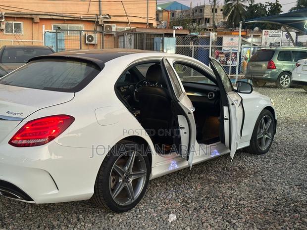 Mercedes-Benz C300 2016 White photo 5