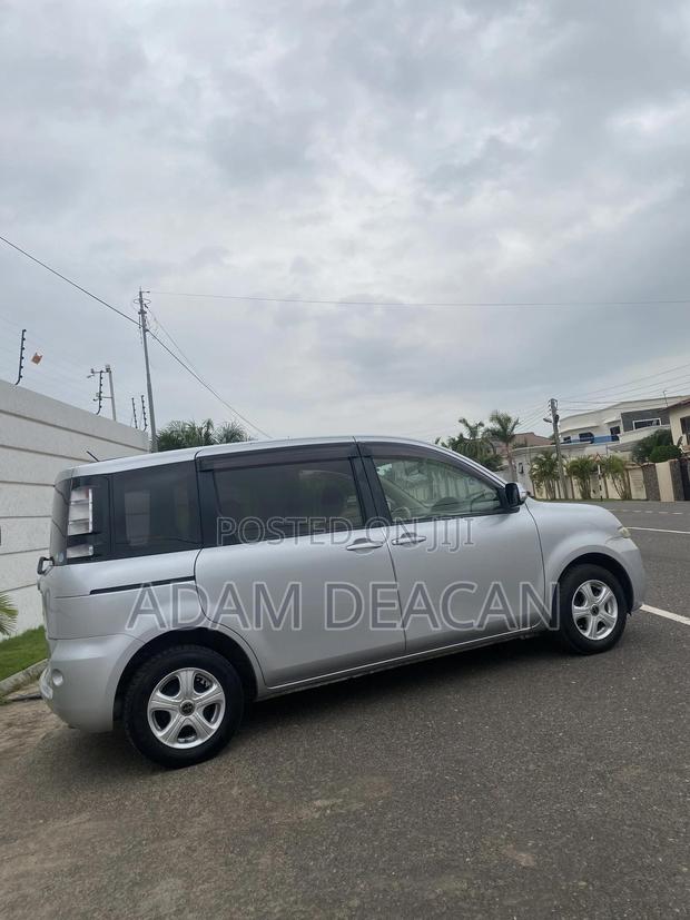 Toyota Sienta 2013 Silver