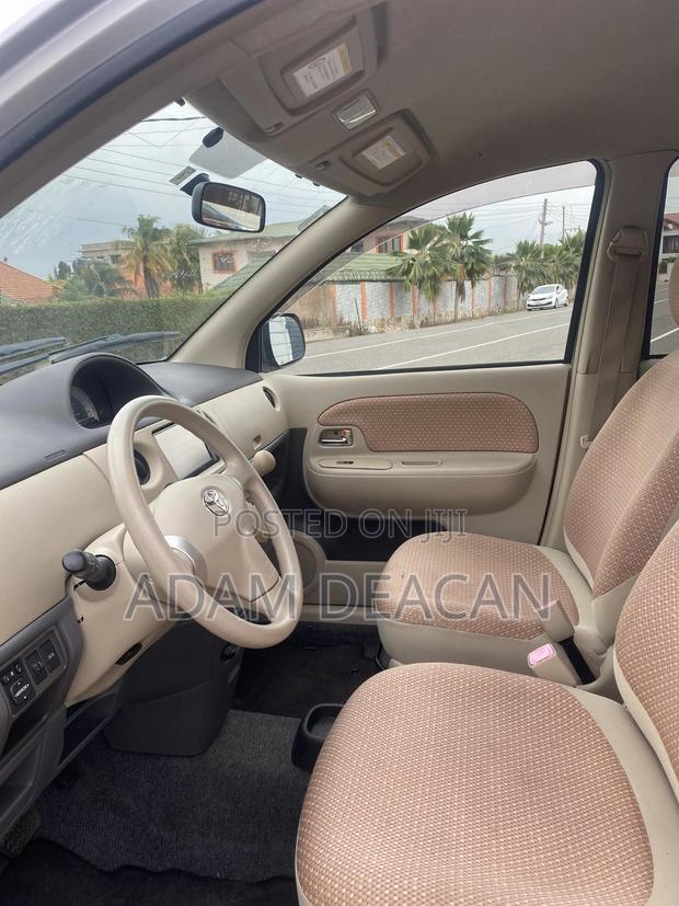 Toyota Sienta 2013 Silver