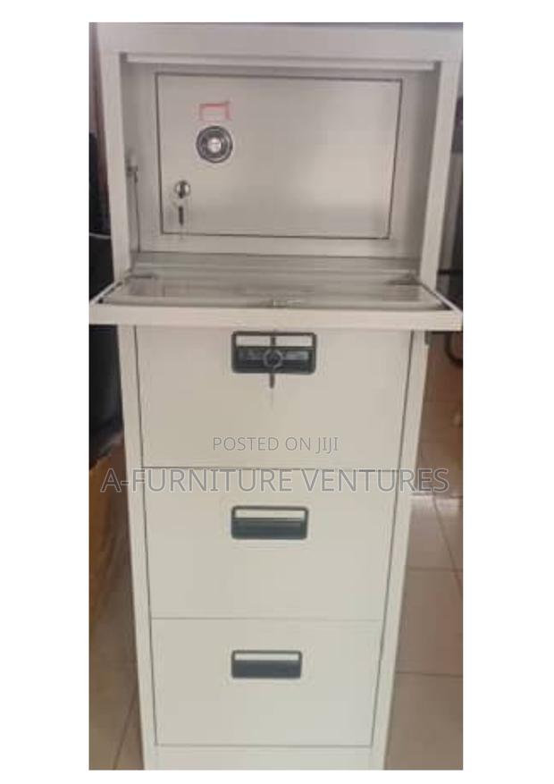 Drawer Cabinet With Safe · Photo 2