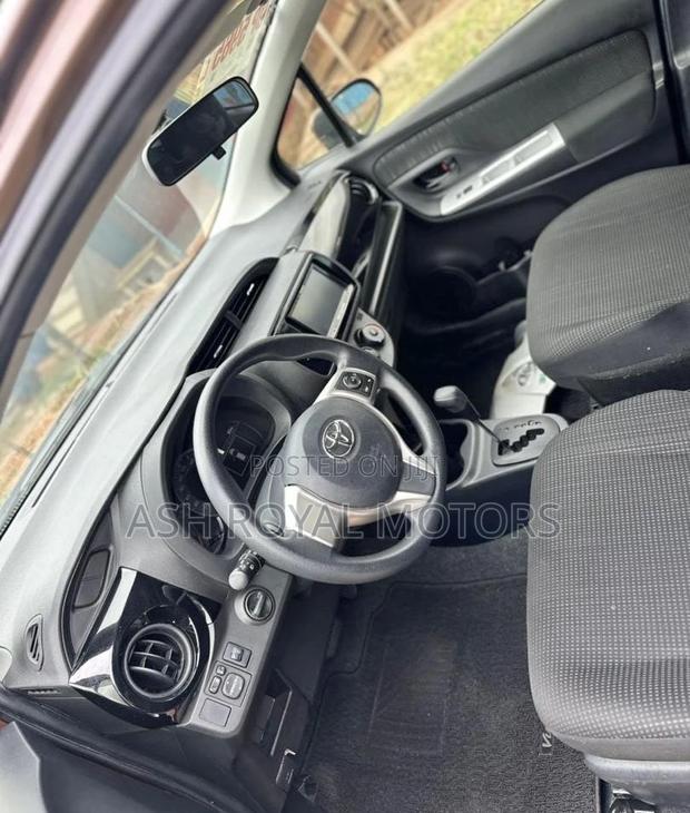 Toyota Vitz 1.5 FWD 3dr 2015 Brown