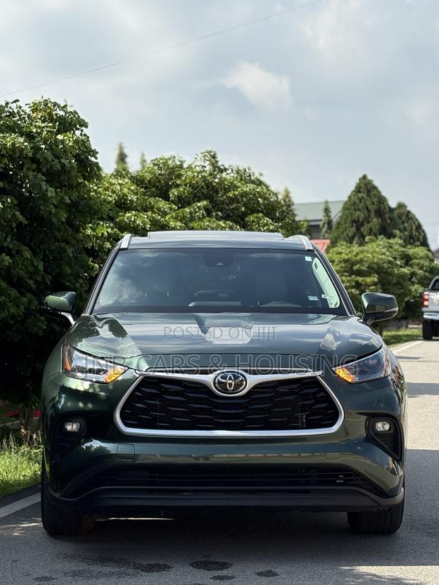 Toyota Highlander XLE AWD 2023 Green
