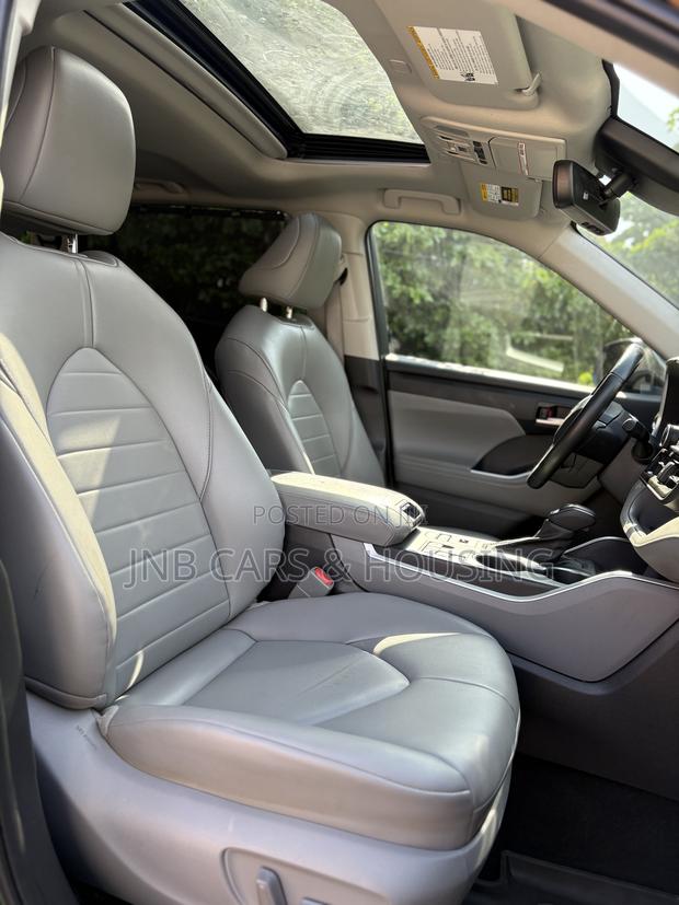 Toyota Highlander XLE AWD 2023 Green