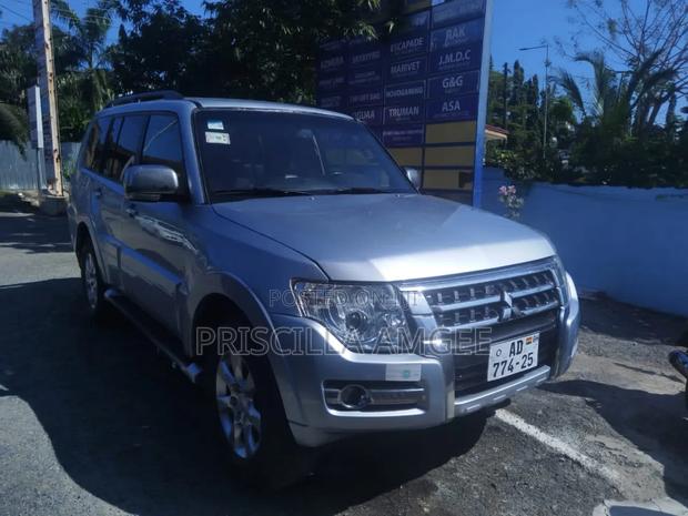 Mitsubishi Pajero 2015 Silver