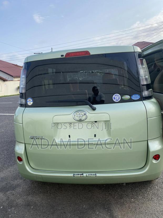Toyota Sienta 1.5 AWD 2012 Green