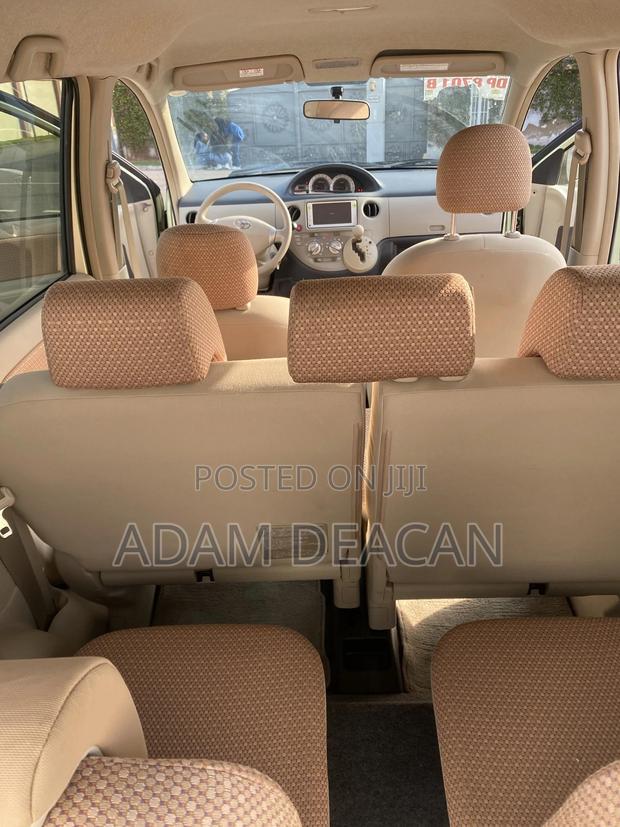 Toyota Sienta 1.5 AWD 2012 Green