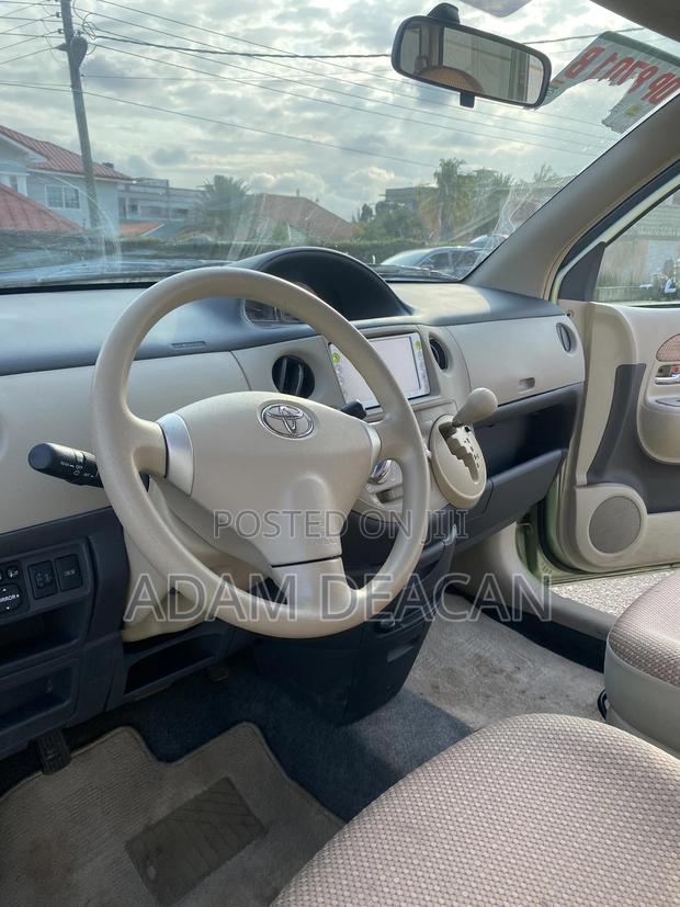 Toyota Sienta 1.5 AWD 2012 Green