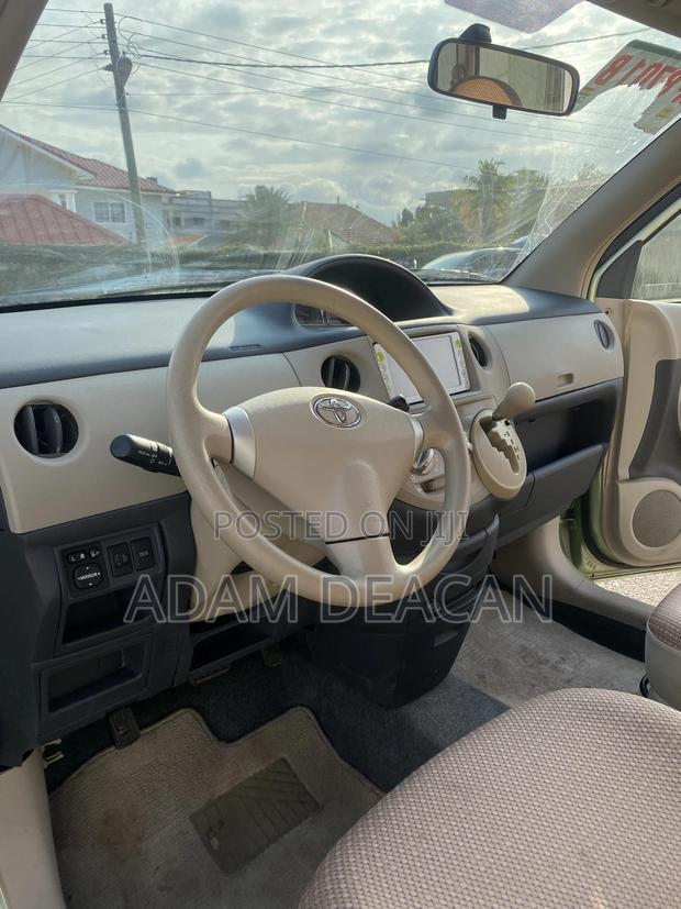 Toyota Sienta 1.5 AWD 2012 Green