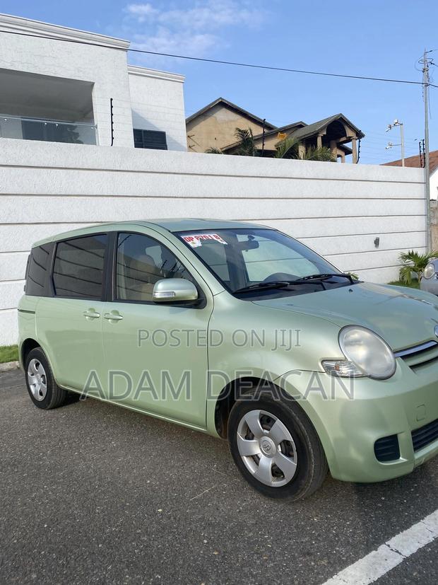 Toyota Sienta 1.5 AWD 2012 Green