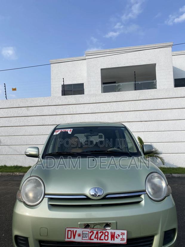 Toyota Sienta 1.5 AWD 2012 Green