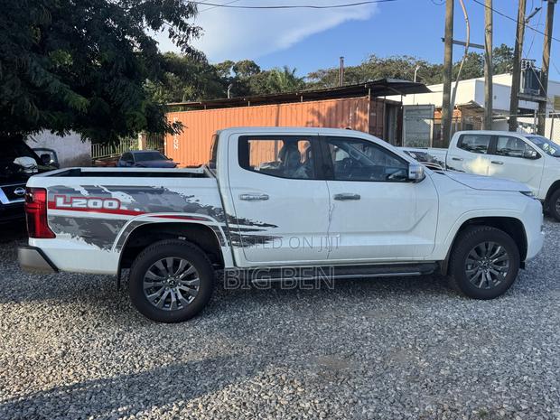 New Mitsubishi L200 2025 White