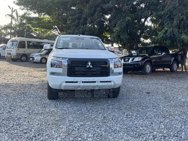 New Mitsubishi L200 2025 White
