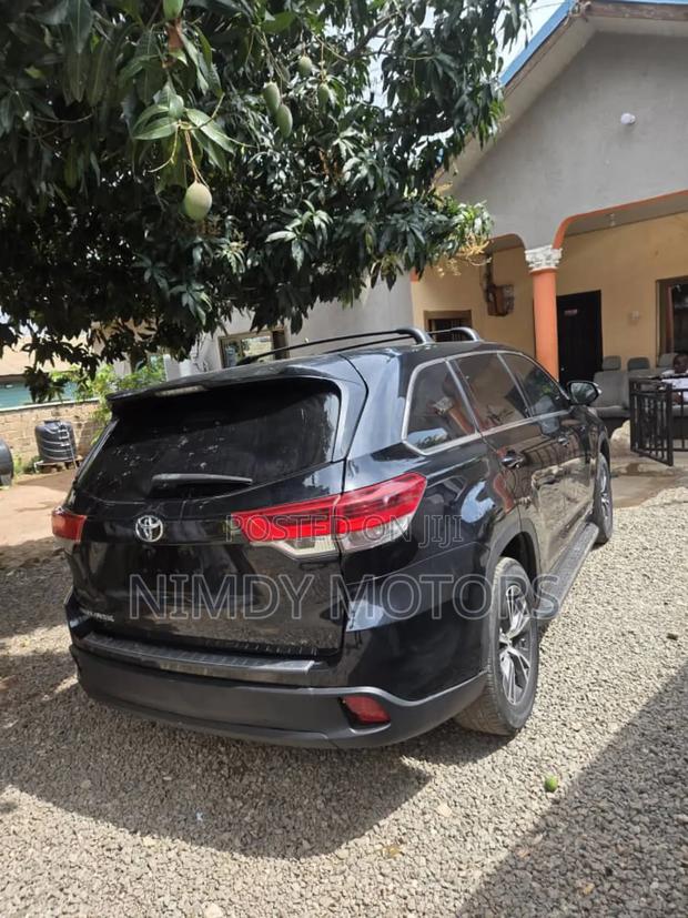 Toyota Highlander 2017 Black photo 2