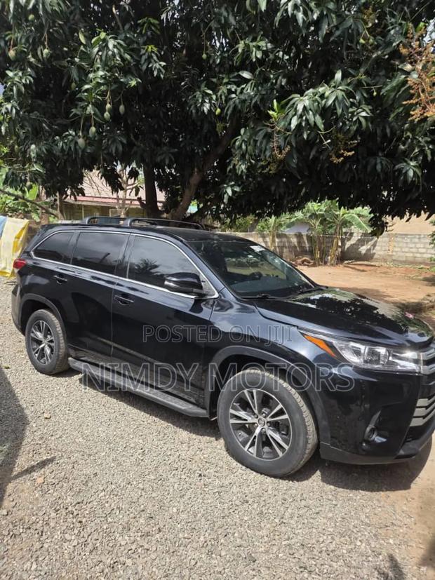 Toyota Highlander 2017 Black photo 4
