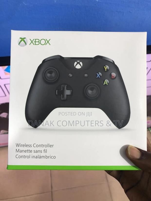 Xbox One Wireless Controller Black · Photo 4