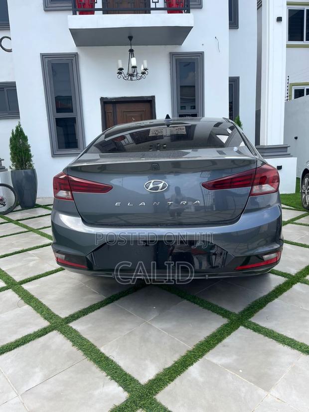Hyundai Elantra Limited 2019 Gray photo 2