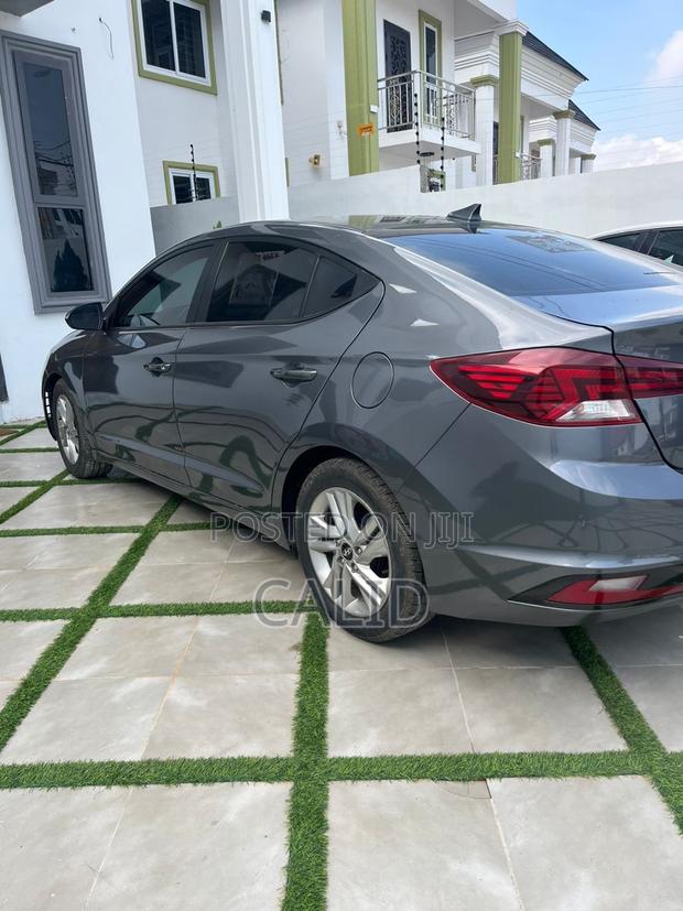 Hyundai Elantra Limited 2019 Gray photo 3