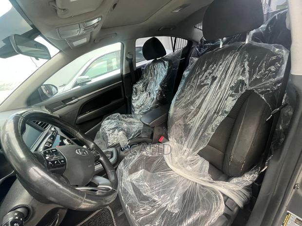 Hyundai Elantra Limited 2019 Gray photo 5