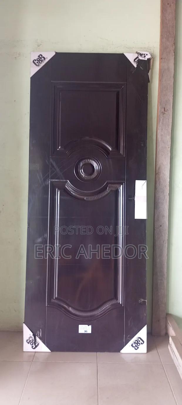 Bedroom Door With Frames and All the Accessories