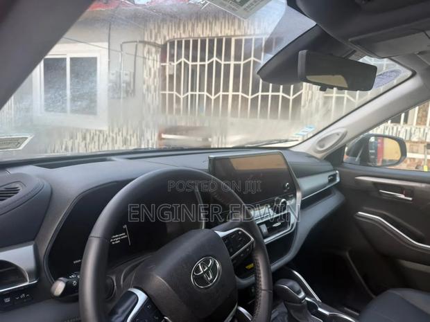 Toyota Highlander Platinum AWD 2023 Gray photo 3