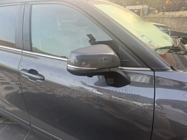 Toyota Highlander Platinum AWD 2023 Gray photo 4