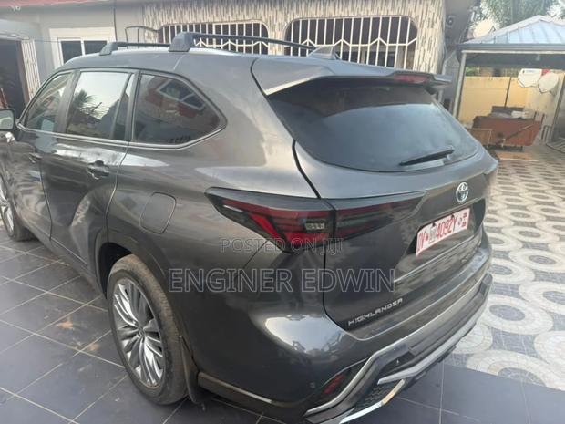 Toyota Highlander Platinum AWD 2023 Gray photo 7