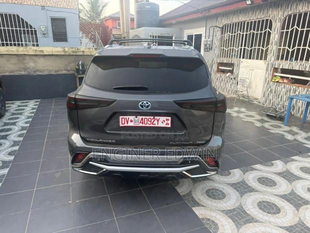 Toyota Highlander Platinum AWD 2023 Gray photo 8