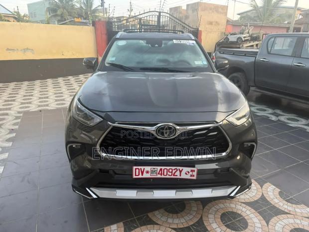 Toyota Highlander Platinum AWD 2023 Gray