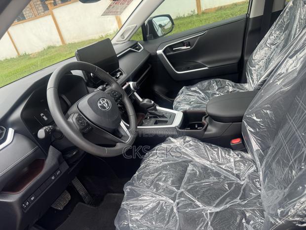 Toyota RAV4 2024 Gray