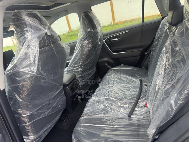 Toyota RAV4 2024 Gray