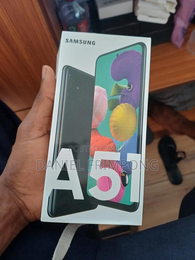 New Samsung Galaxy A51 128 GB Black photo 2