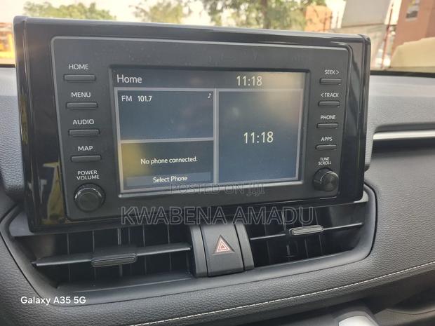 Toyota RAV4 LE AWD 2019 Silver