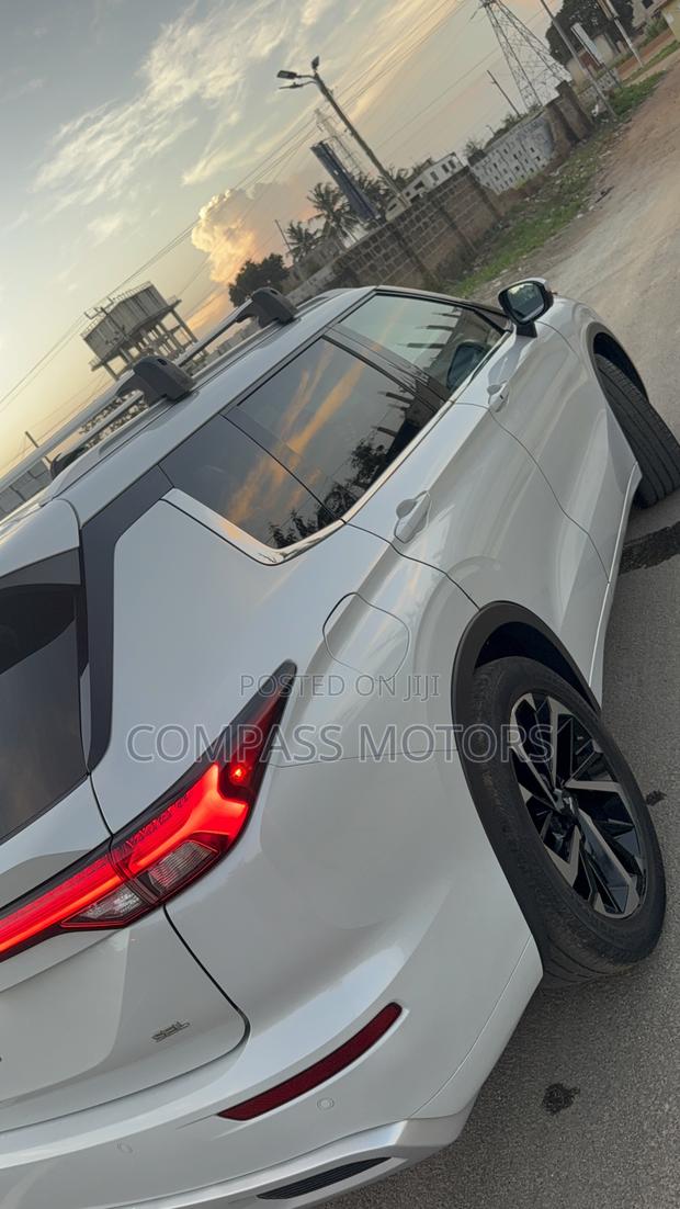 Mitsubishi Outlander SEL 2022 White