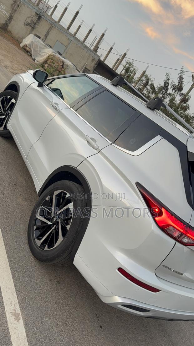 Mitsubishi Outlander SEL 2022 White