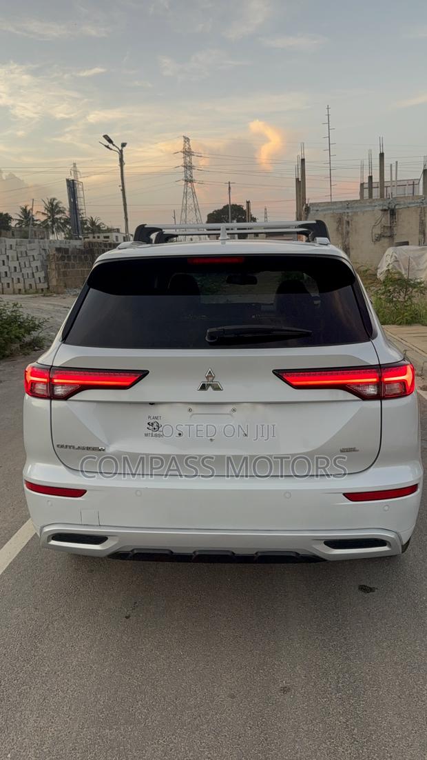 Mitsubishi Outlander SEL 2022 White
