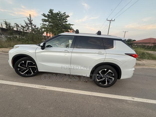 Mitsubishi Outlander SEL 2022 White