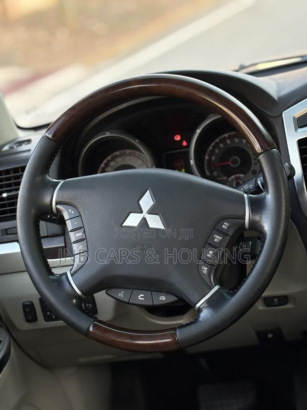 Mitsubishi Pajero V80 3.8 V6 GLS 2016 Brown