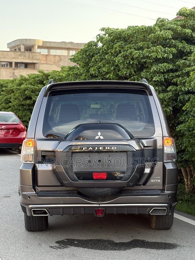 Mitsubishi Pajero V80 3.8 V6 GLS 2016 Brown