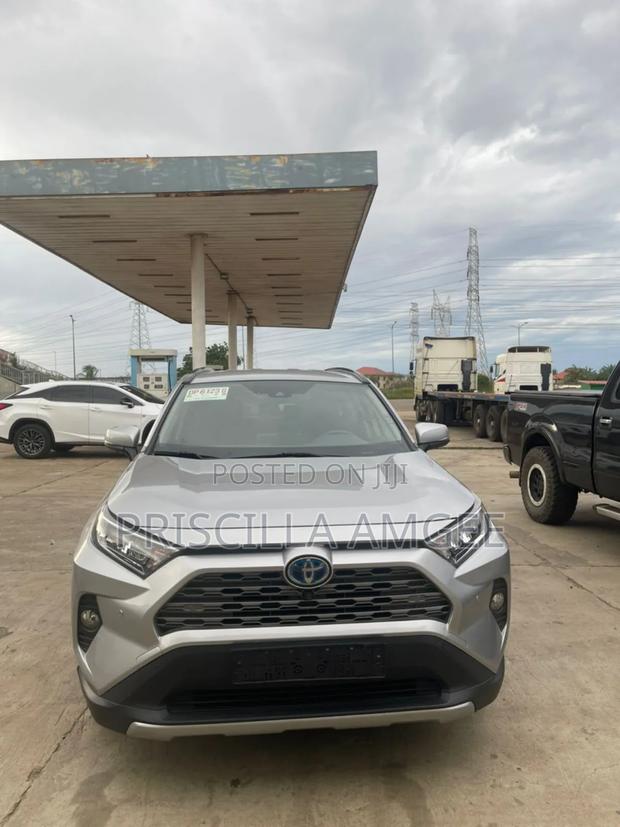 Toyota RAV4 2021 Silver