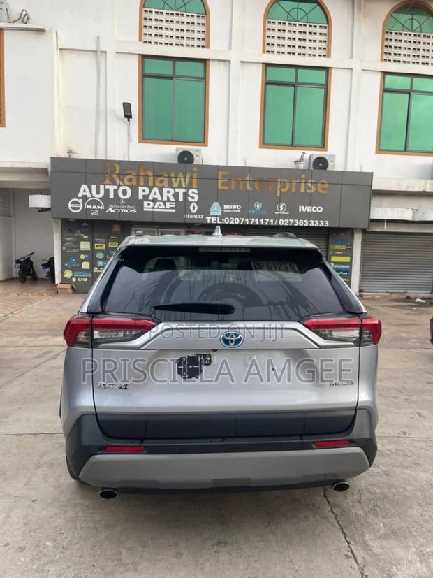 Toyota RAV4 2021 Silver